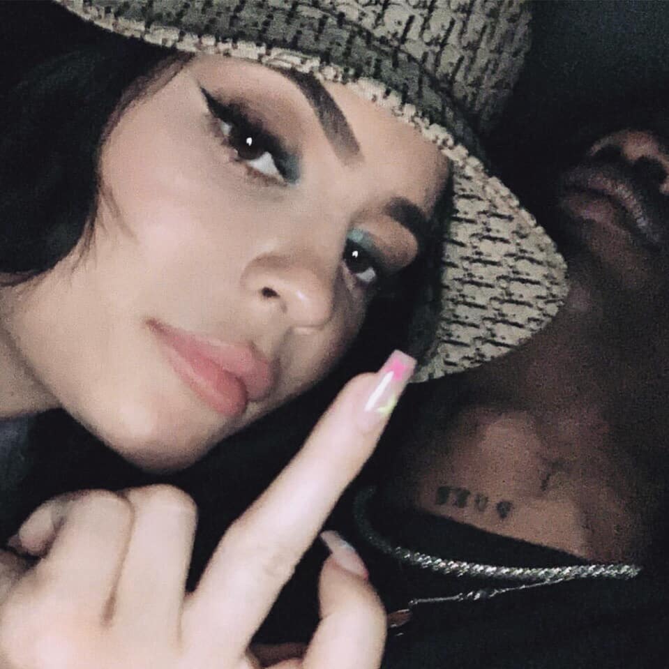 pedestrian's tweet photo. Kylie Jenner x Travis Scott https://t.co/rFSkZaPfbu