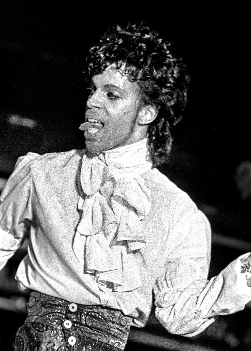  If you didn't come to party, don't bother knocking on the door*:.｡..｡.:*ﾟ:*:✼✿✿✼:*ﾟ:.｡..｡.:*･ﾟﾟ･ @BTS_twt