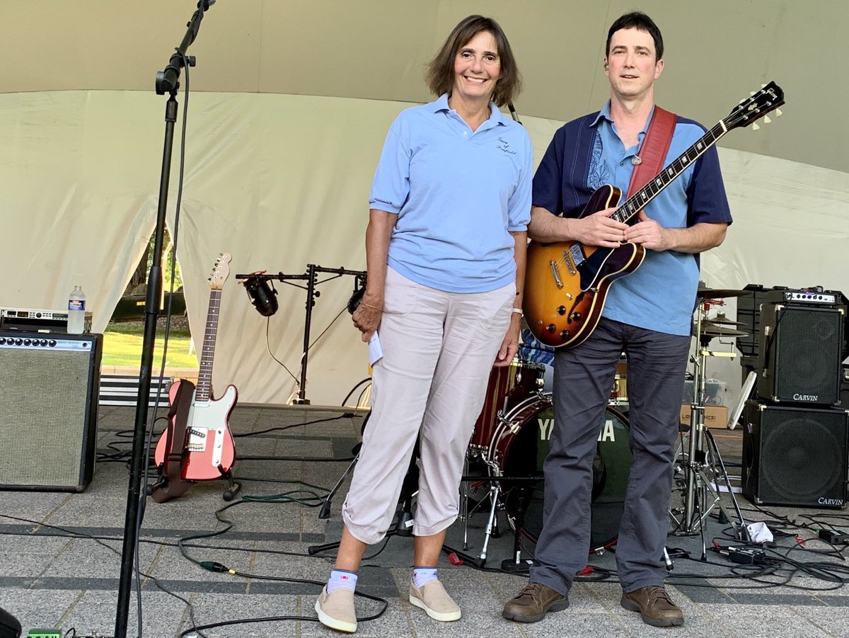 lkohl58's tweet photo. Tonight I introduced the John Bolger Blues Band . Beautiful evening and great music . Come on down and enjoy! https://t.co/aEVbtZkat1