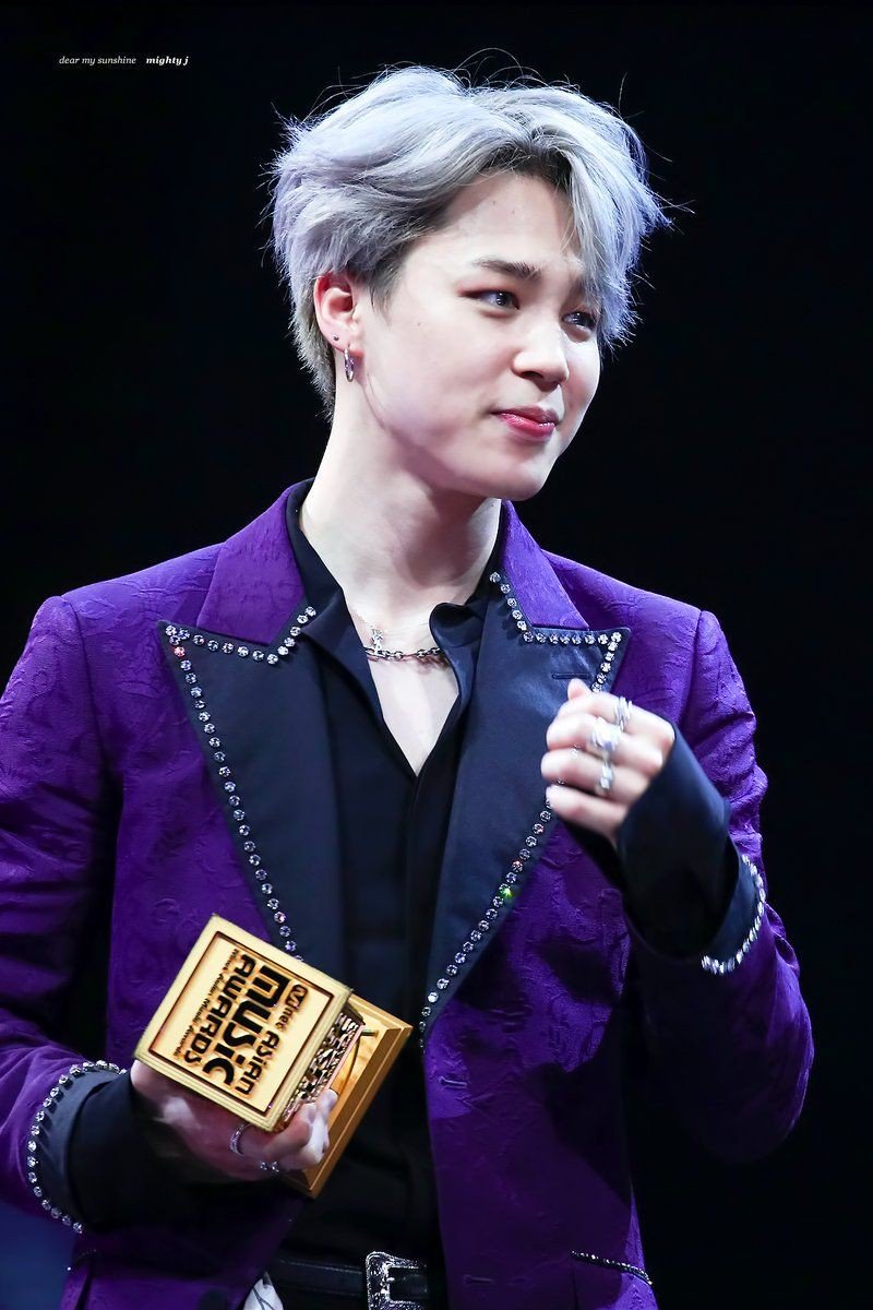  If I gave you diamonds and pearlsWould you be a happy boy or a girlIf I could I would give you the worldBut all I can do is just offer you my love  @BTS_twt