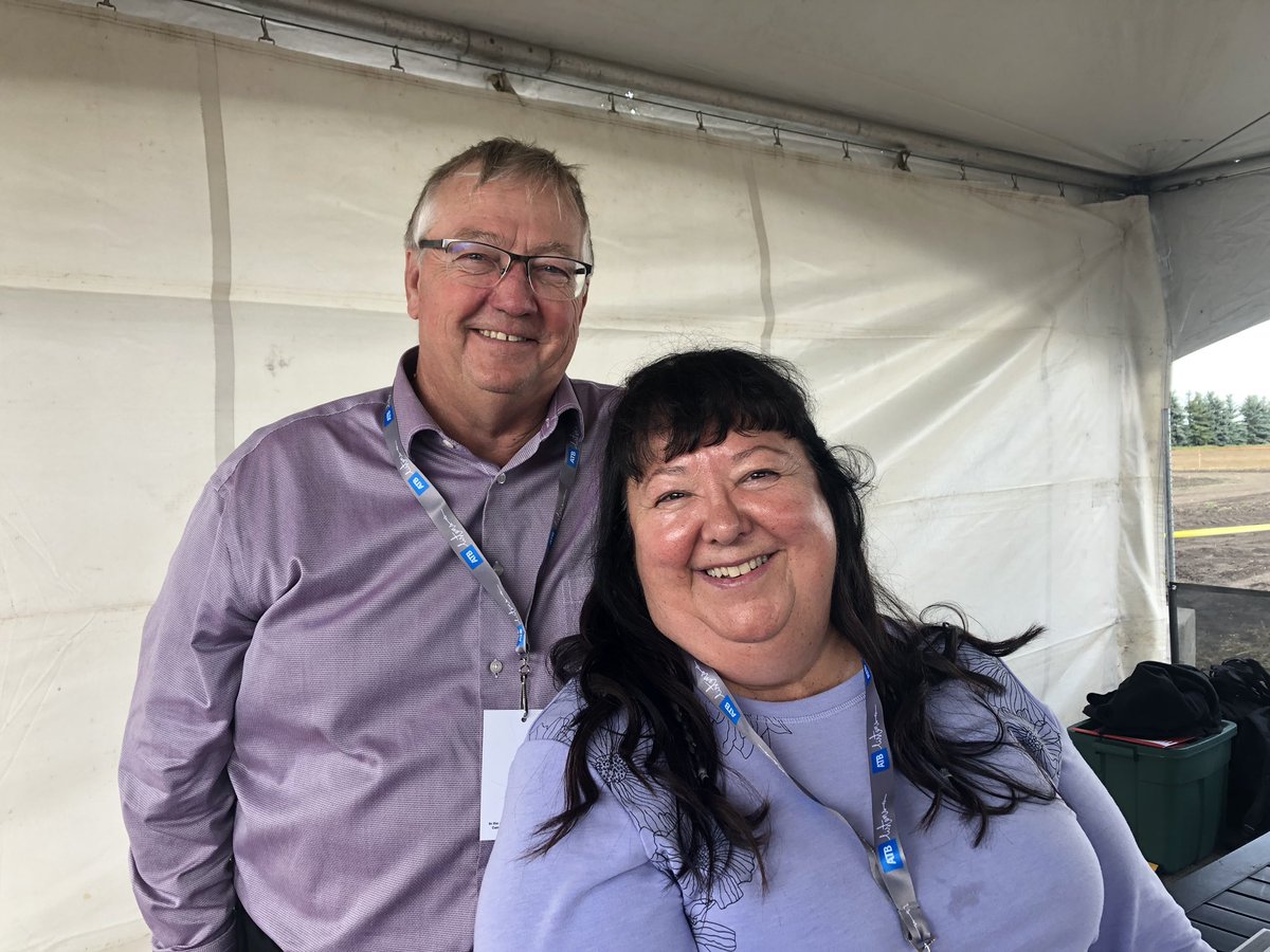 jacquiefenske's tweet photo. Always a treat to bump in to the Dreeshen’s when out at #olds. #cpc @AgSmartOlds #dotdemo https://t.co/jD5gbNIwv7