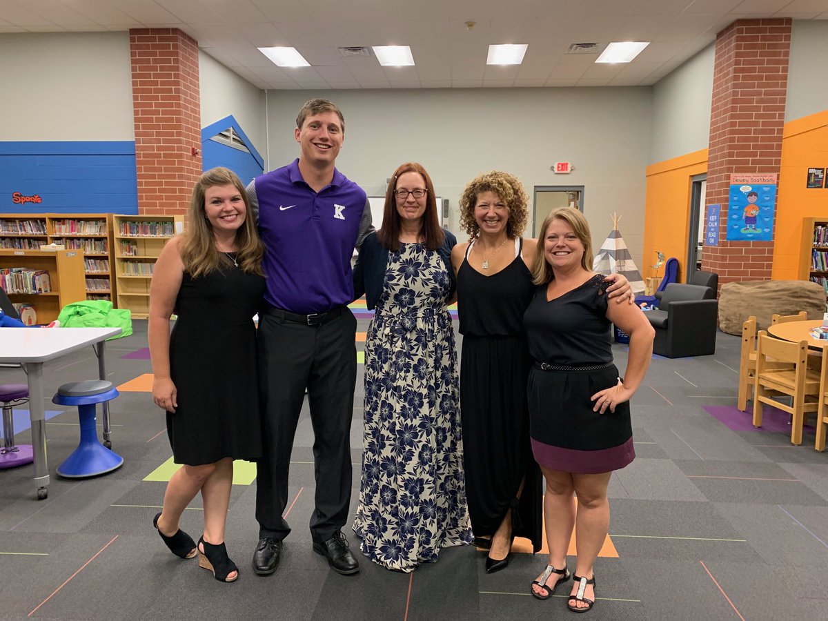 ShellyHDunn's tweet photo. Southview Specials Team kicks off the 2019-20 school year in the new @ninabean35 library. Looking forward to another year collaborating with ⁦@RachelTerrill⁩ ⁦@Daniellethurst1⁩ and ⁦@coach_funk20⁩ #TheGameOfSpecials ⁦@sv_principal⁩ ⁦@KearneyMOEdu⁩ https://t.co/kV12FJJczt