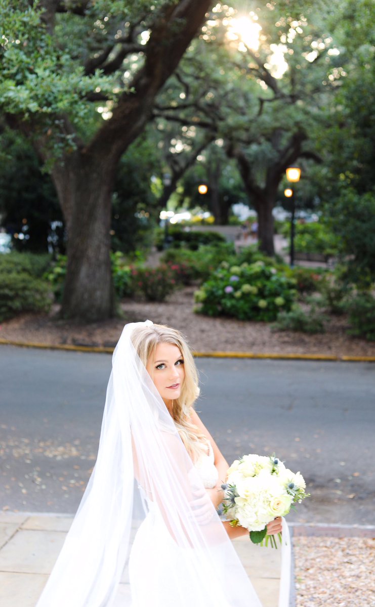 EmbreeGrace's tweet photo. Never too old to play dress up—especially when it’s your job💍👗 #instasawitfirst  #abshirePR #Savannah #JohnDavisFlorist https://t.co/U6LK8g5MTb
