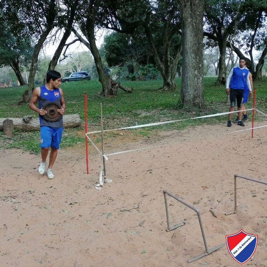 El plantel principal del trico en el predio del Jardín Botánico realizaron reacondicionamiento físico bajo la dirección del Prof. José Centurión.
#VamosTrico 🔴⚪🔵
