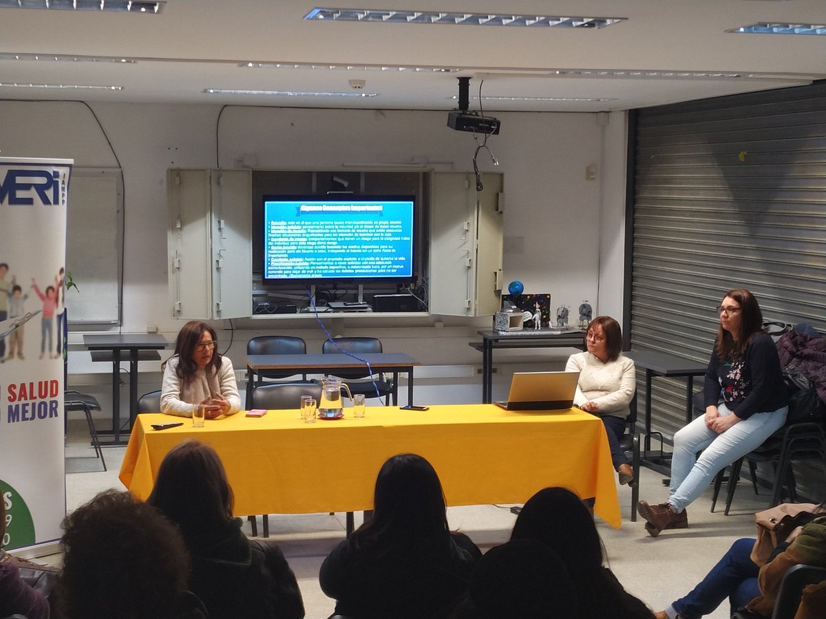 liceo7rivera's tweet photo. #Equipo #SaludMental #COMERI Taller de Prevención de Suicidio y conductas de riesgo @liceo7rivera @ces_Uruguay @ANEP_Uruguay https://t.co/E7svNiSfKu