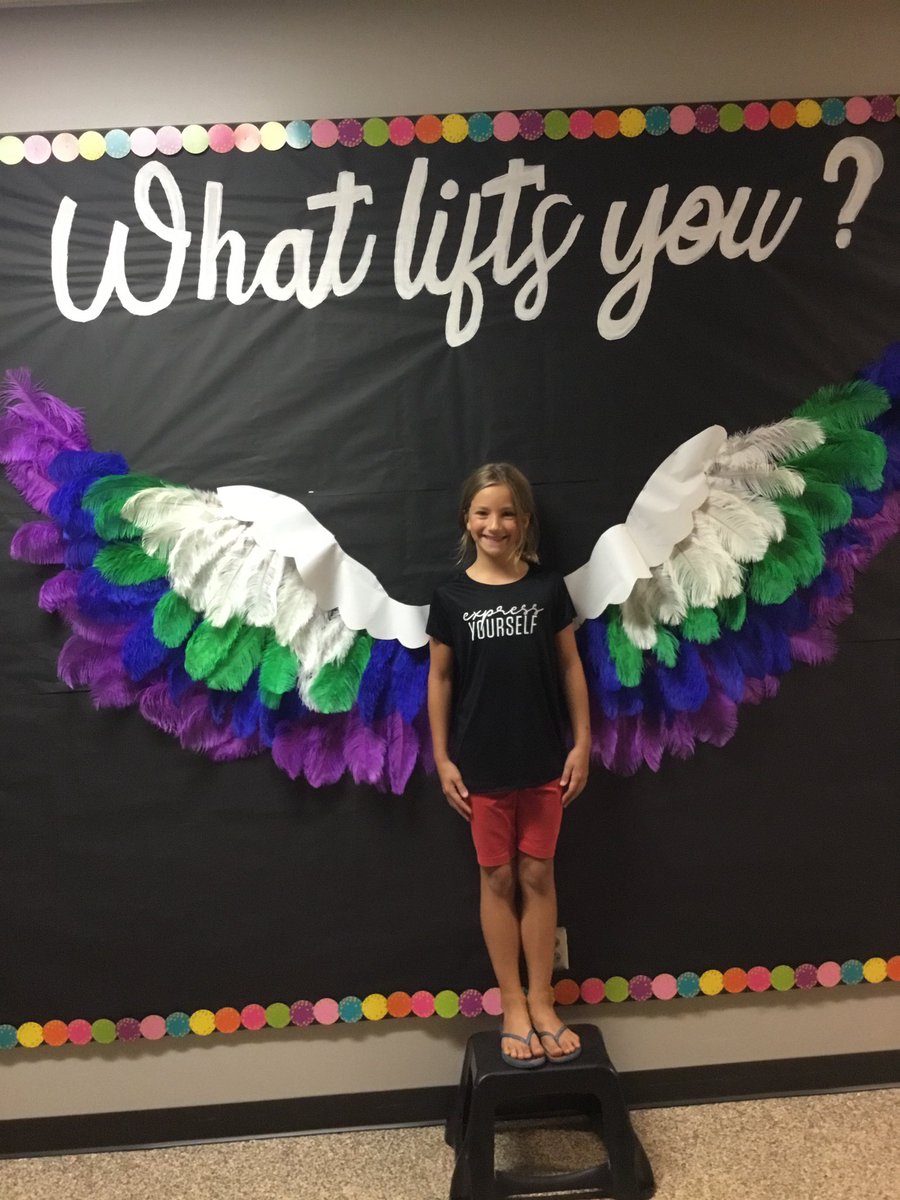 4thWoodland's tweet photo. These new 4th graders are ready to take FLIGHT and SOAR through a great year! Happy new school year eve! #whatliftsyouwl @WLWolfpack https://t.co/geeXTDd9Yv