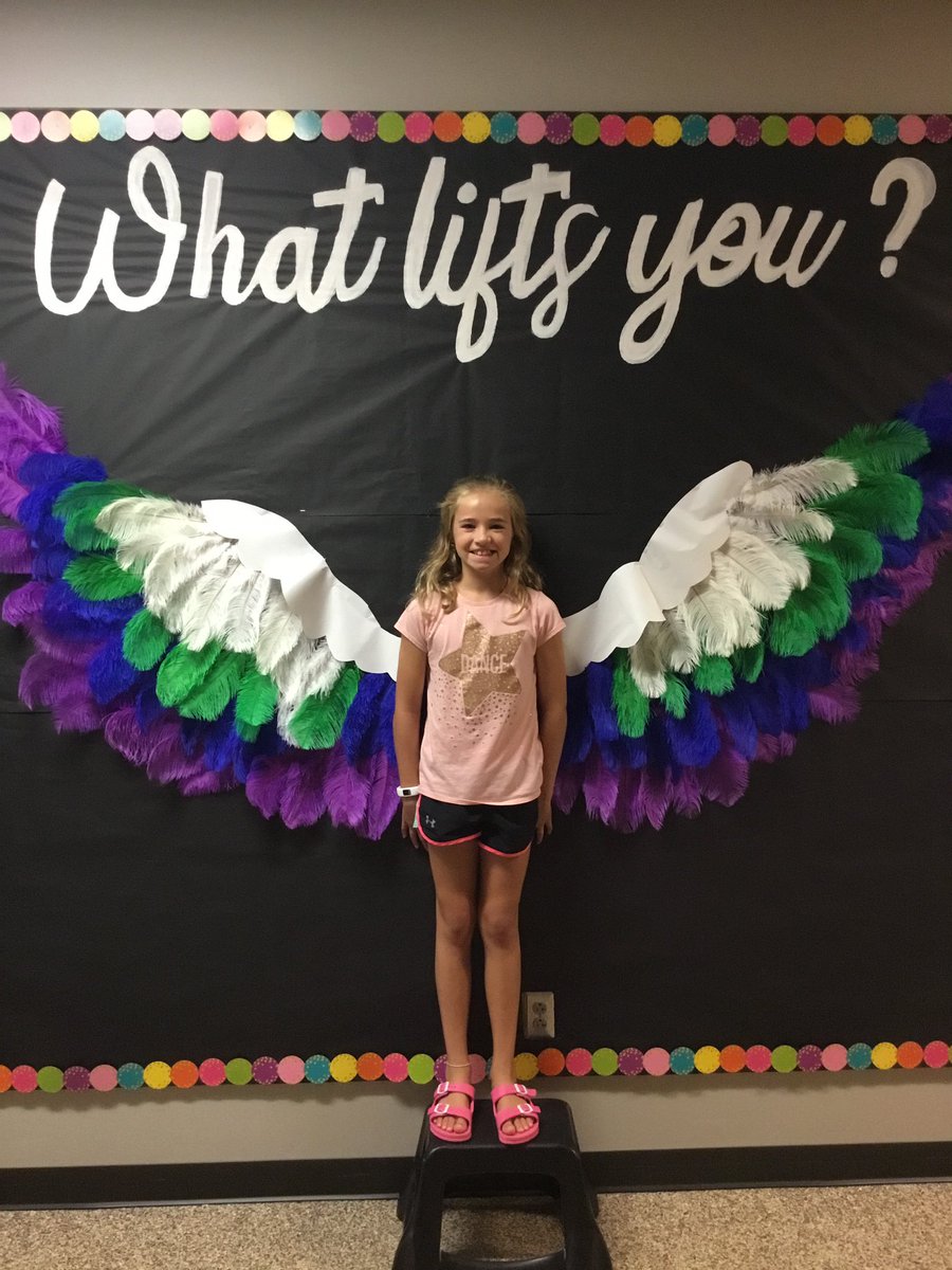 4thWoodland's tweet photo. These new 4th graders are ready to take FLIGHT and SOAR through a great year! Happy new school year eve! #whatliftsyouwl @WLWolfpack https://t.co/geeXTDd9Yv