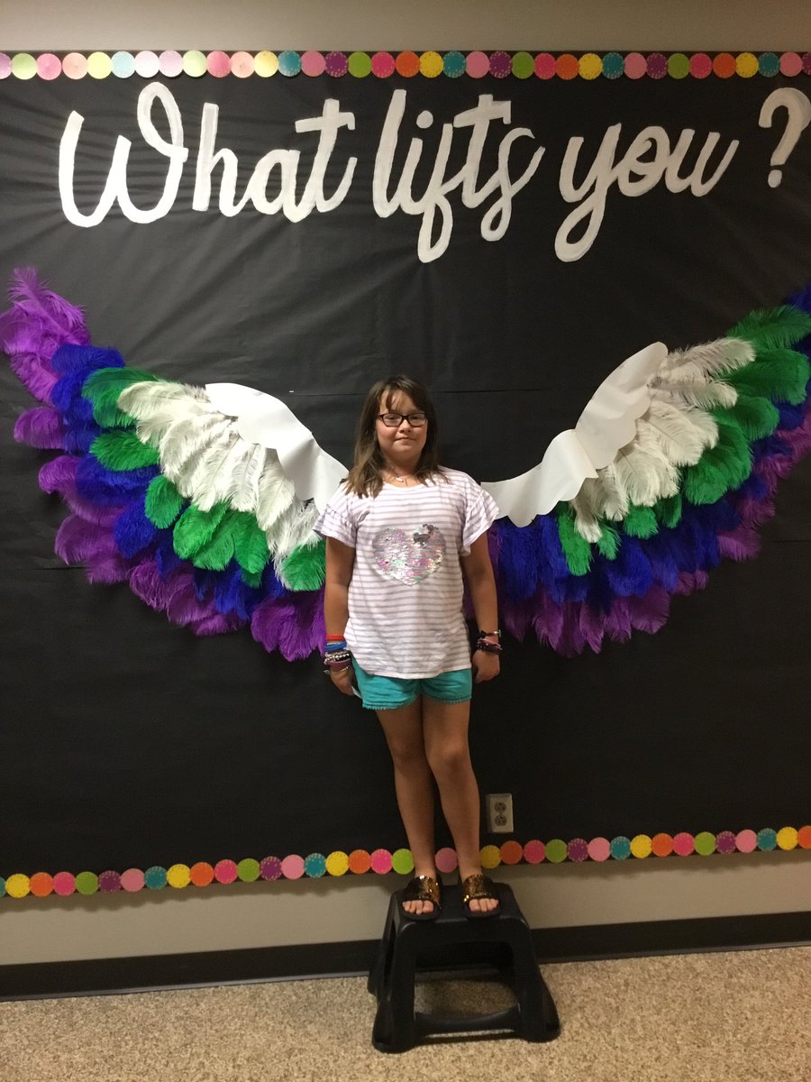 4thWoodland's tweet photo. These new 4th graders are ready to take FLIGHT and SOAR through a great year! Happy new school year eve! #whatliftsyouwl @WLWolfpack https://t.co/geeXTDd9Yv