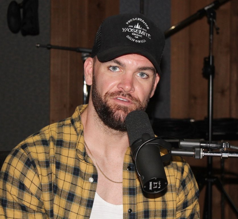 ccusa's tweet photo. Got to chat with @DylanScottCntry today, who has two new projects #NothingToDoTown and a tribute album to the late Keith Whitley. Plus he & his wife are expecting a baby girl! https://t.co/C9wrKevYYi