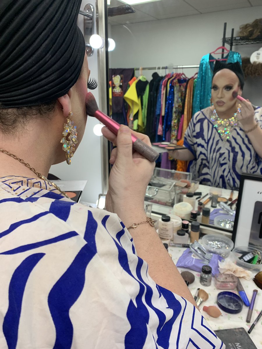 Lisa_Fielding's tweet photo. A new #Drag and dining experience is making its home in #Chicago’s #SouthLoop ! Tune in tomorrow @WBBMNewsradio as we get our first look inside @LipsChicago ! 💋 #LipsChicago #DragQueens https://t.co/Yx9KcY45JI
