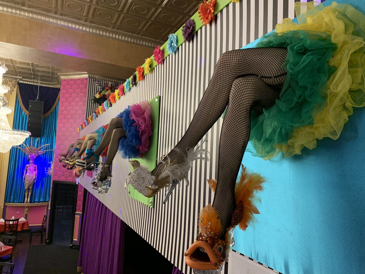 Lisa_Fielding's tweet photo. A new #Drag and dining experience is making its home in #Chicago’s #SouthLoop ! Tune in tomorrow @WBBMNewsradio as we get our first look inside @LipsChicago ! 💋 #LipsChicago #DragQueens https://t.co/Yx9KcY45JI