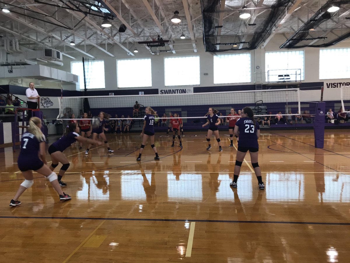 SHSBulldogsVB's tweet photo. JH Girls in action tonight in their first scrimmage vs Hilltop. https://t.co/4LTrcEsTVP