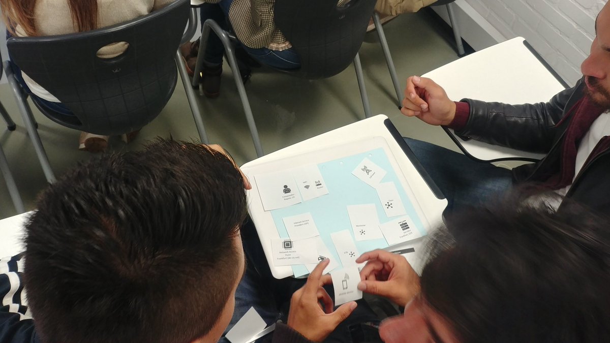 loreflorez18's tweet photo. Hoy desde la clase #Legaltech2019 mis estudiantes muy creativos en la sesión de ¿cómo funciona Internet? https://t.co/CMdj3VUovn