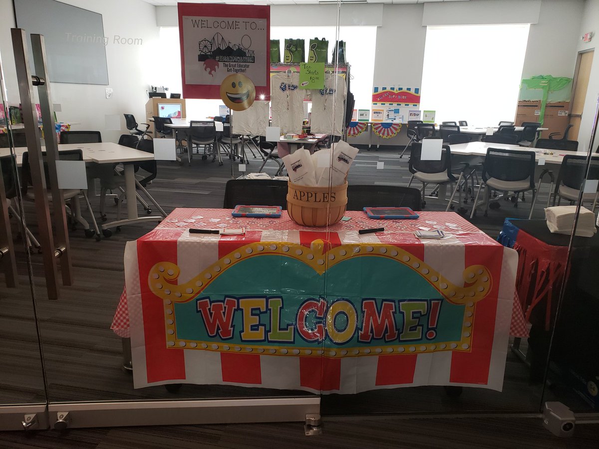 EdcampOnAStick's tweet photo. Sneak peek of our amazing space @TierneyHQ ...all set-up and waiting for an EPIC day of learning fun with #EdCampOnaStick edcampers!!! #makelearningstick #APPyHourintheMidway #Funhouse #Photobooth #foodonastick https://t.co/n30K3KJF0D