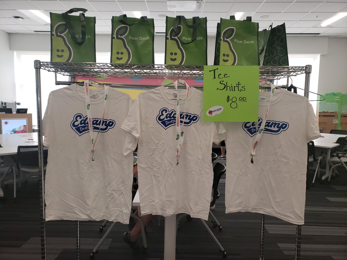 EdcampOnAStick's tweet photo. Sneak peek of our amazing space @TierneyHQ ...all set-up and waiting for an EPIC day of learning fun with #EdCampOnaStick edcampers!!! #makelearningstick #APPyHourintheMidway #Funhouse #Photobooth #foodonastick https://t.co/n30K3KJF0D