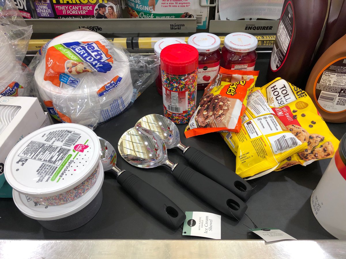 WilliamHDryden's tweet photo. How many words are spoken by teachers in the first two weeks of school? 16000x75x9=10.8 million reasons for an ice cream bar at the first faculty meeting!!!!! ⁦@fakfamily⁩ ⁦@Bonnie_B_Cole⁩ ⁦@FreyFlames⁩ #sugarcrash #reallyhotoutside https://t.co/iZDcLPNHcH