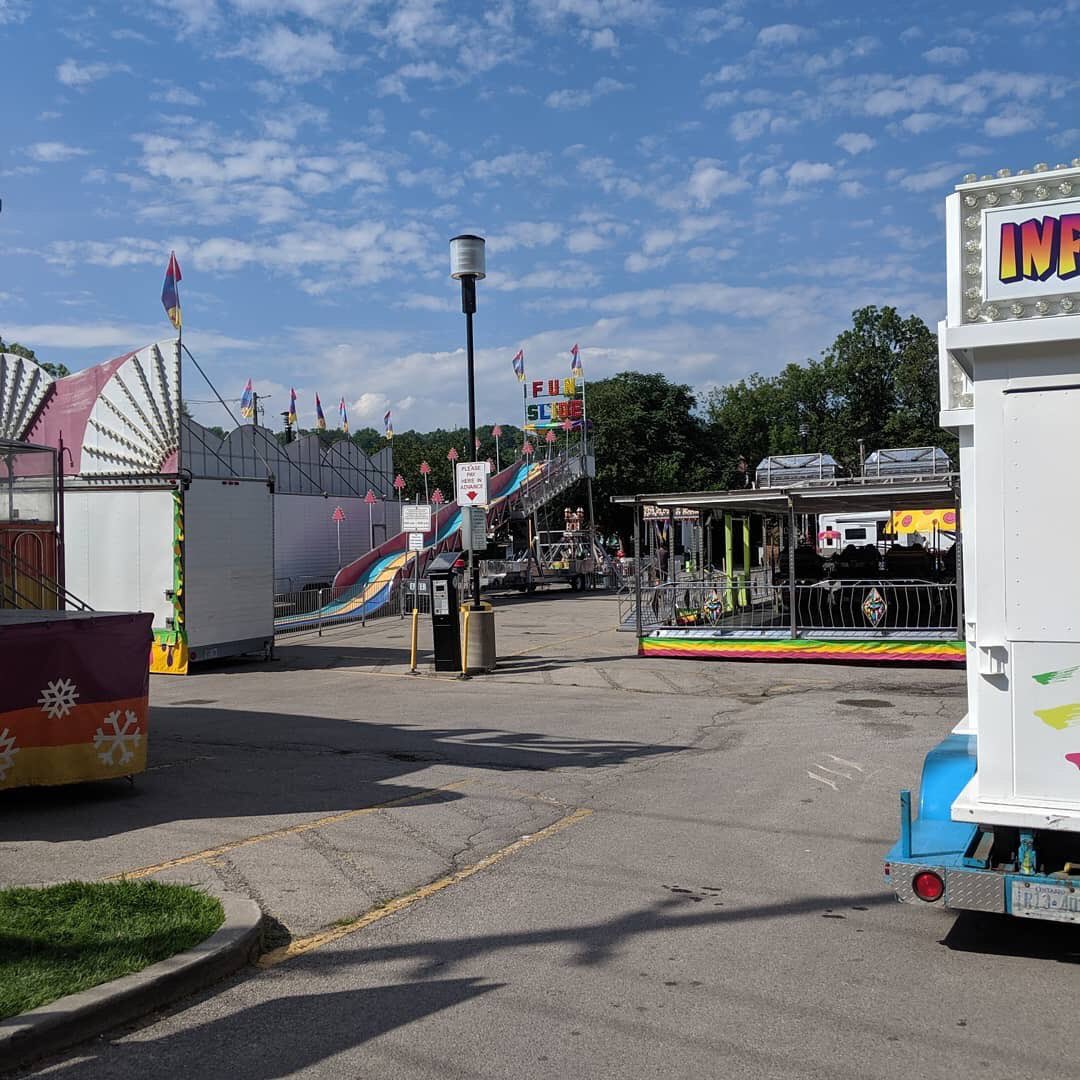 CactusFest's tweet photo. You know it's almost festival weekend when @robertsonamusements is setting up the midway 🎢🌵#dundascactusfestival #cactusfest19 #summerfestival #midway #ilovesummer☀️ #dundas #hamont #whatareyoudoingthisweekend https://t.co/XWTTZCQa3R
