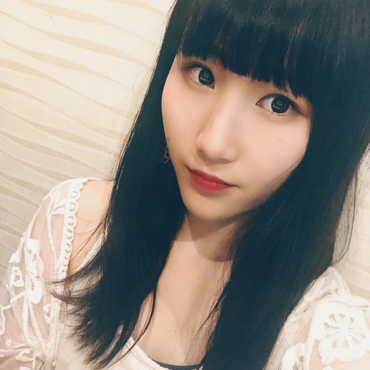 椎名沙衣 しいなさえ Sae Sur Twitter 久しぶりの自撮り投下 髪のけも久しぶりに染めて黒に戻りました 安心感 黒髪の 前髪重め 濃いめ のリップで完全にもう秋先取りなやつ イブサンローラン 新作コスメ 黒髪ロング 黒髪