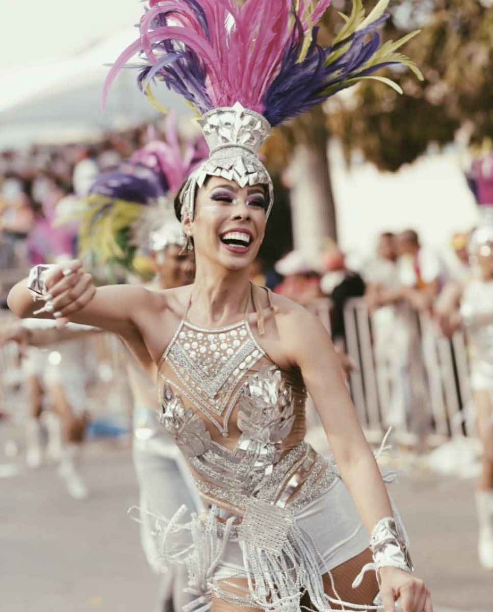 ¡Su familia le inculcó el amor por el Carnaval desde la cuna!❤️ A sus 25 años, continúa llenando de alegría la vía 40 con su talento para bailar y pasión incansable. ¡Mary es un ejemplo del legado carnavalero que llevan en sus manos los #JóvenesDeCarnaval!👏🏼