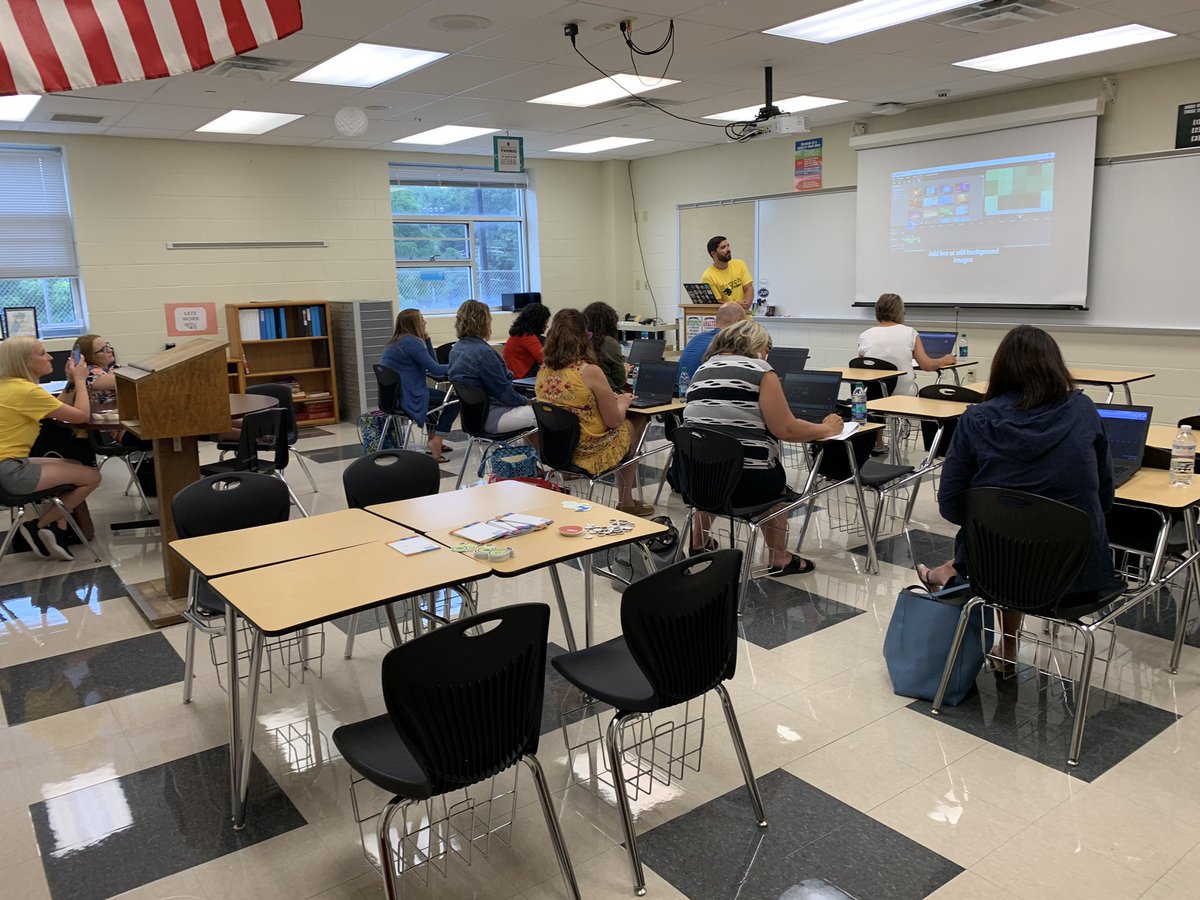 EdTechSmith's tweet photo. Teachers teaching Teachers @kbteach22 @learnfreckle @MissZerfossa #sketchnoting @ChrisBarryRL @WeVideo @classroomsmith @SmithsKinders #rledtech19 #edtechtribe @rlschools https://t.co/EUdsy8BmHa
