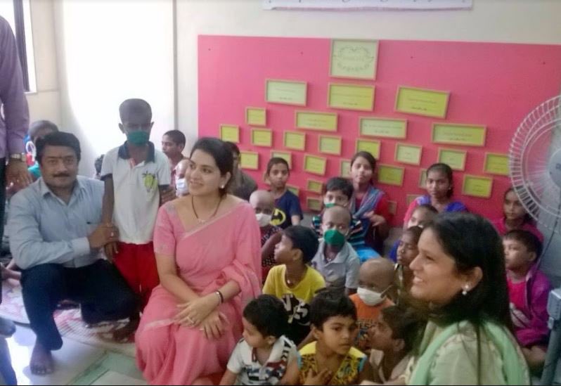 ShainaNC's tweet photo. Visited brave,optimistic,survivors at @CPAAIndia #cancer patients aid association at king george memorial. A dedicated #NGO started by Rekha n YK Sapru n #Silloo Jasdanwalla. #Mumbai salutes such dedicated organisations. @narendramodi @AmitShah @Dev_Fadnavis @RSSorg @RNTata2000 https://t.co/YtOtwKi79T