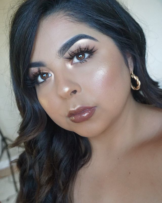 Rubylayy's tweet photo. It seems like y’all like it more when I do natural everyday makeup so here is this look I did the other dayyyy😊
@anastasiabeverlyhills medium brown pomade 
@tatalashes_ in Chloe DC: RUBY15
@milanicosmetics luminoso Palette 
@milanicosmetics sun light bronzer 
@katvondbeauty … https://t.co/ebRpWqQGvz