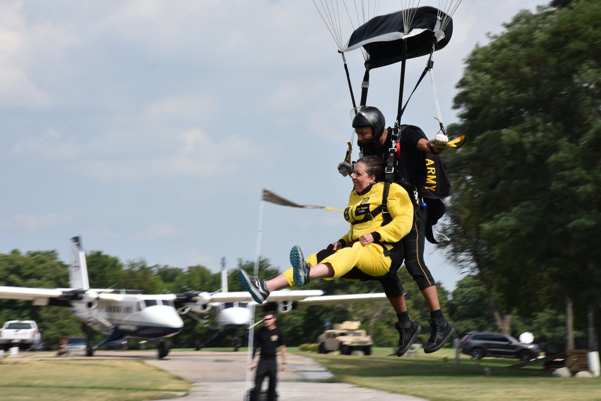 Great day today with the <a href="/ArmyGK/">Army Golden Knights</a> and some of our community partners including <a href="/ChicagoDCASE/">Chicago DCASE</a> <a href="/ChiPubSchools/">CPS - Chicago Public Schools</a> and <a href="/BearsOutreach/">Chicago Bears</a> among others. #ArmyTeamChicago