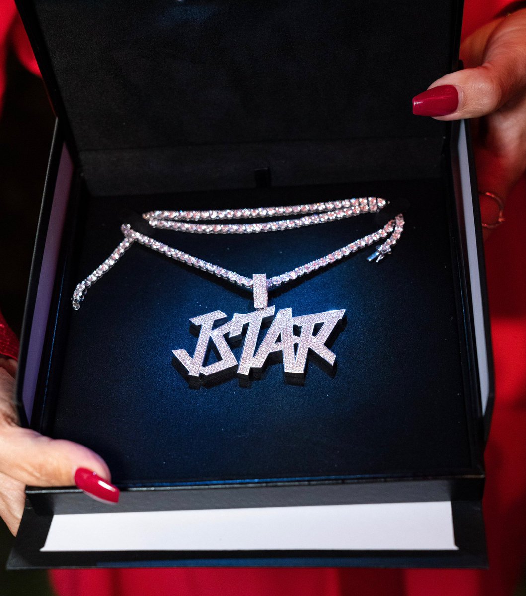 JeffreeStar's tweet photo. The co-founders of @MorpheBrushes got me this insane stunning gift last night in celebration of our launch and for code JSTAR which I finally created for charity and spreading love! 💖 #MorphexJeffreeStar https://t.co/bU4QJetQaC