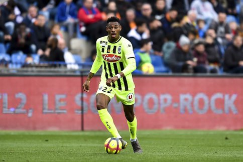 FlashscoreFR's tweet photo. Selon L'Equipe, l'OL serait en proche d'un accord avec Angers pour le transfert de Jeff Reine-Adelaïde ! Un transfert estimé à 25 millions d'euros.
#Mercato #Ligue1Conforama #OL #SCOAngers #Angers #JeffResteAdelaide https://t.co/tm2giRtciv