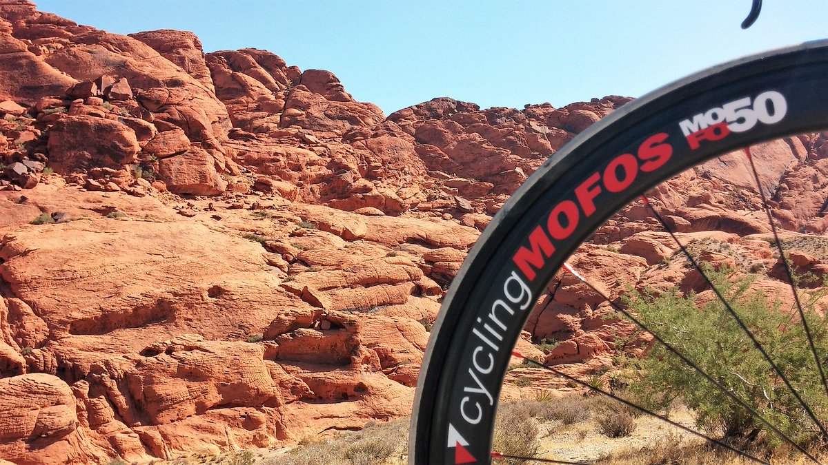 Cooking along at 100° 🔥
.
#redrock
#heatwarning
#thatshot
#lasvegas
#cyclingMOFOS
#aero
#cycling
#wheels
#hotwheels