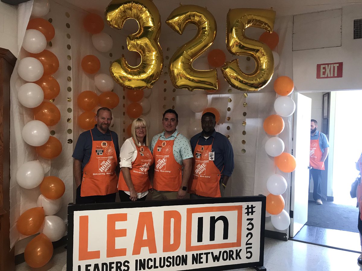 John_Garner0638's tweet photo. Having an amazing time with Fernando and my peer's at the lead in the event! Go Team Tehachapi! Thanks for all you do. https://t.co/n9CYEmLGKI
