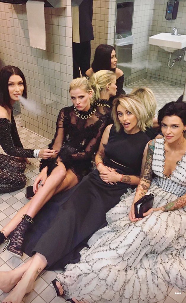 mariebabyyyyy_'s tweet photo. The Met Gala Bathroom where the real party begins https://t.co/5KVqMexTt3