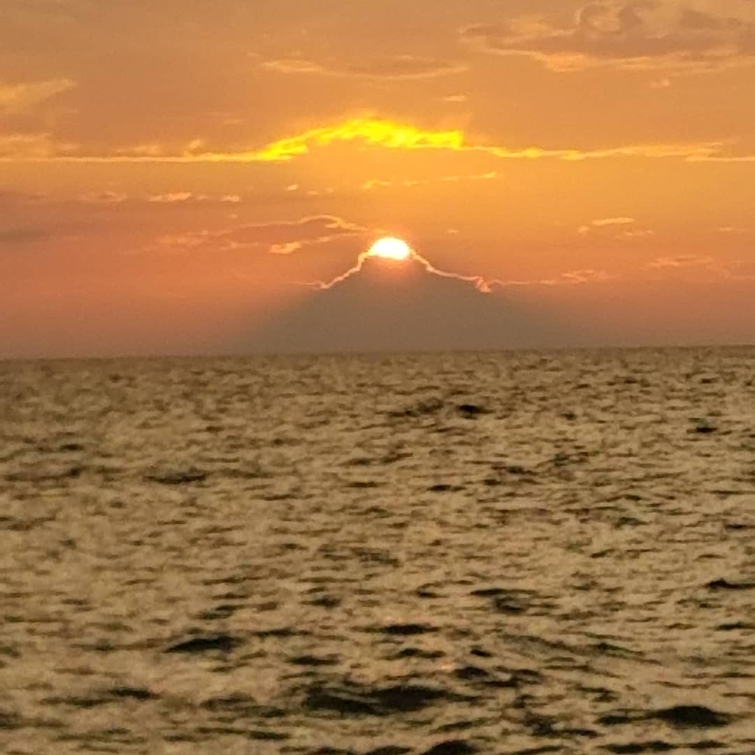 jschumacher8386's tweet photo. @MikeHamernik #volcanosunset! Long Beach Indiana https://t.co/bCMHtlQJKA
