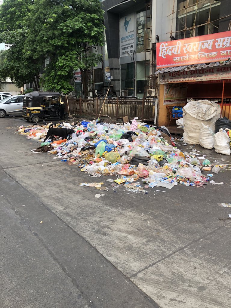 mihir458's tweet image. The #plight of our streets and this is at 7am this is what people breathe when they step out for morning walks is this how #mumbai should be @bmcmumbai who is responsible for this. This is at #oshiwara Andheri West next to #heerapannamall @narendramodi sir take notice please.