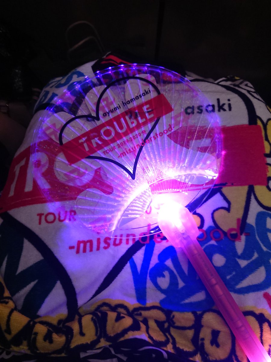 ivy0530's tweet photo. 7月30日 相模大野 前から８列目の左側 大好きな光がいる方！みどさんもさとみ氏もりさとちゃんもよく見えた！ティミーちゃん通路来てくれた！さとみ氏ともう何回目かわからないﾊｲﾀｯﾁ🎵可愛かった♥️あゆが近すぎて照れた  (*´ー｀*)
#浜崎あゆみ #troubletour #ayumihamasaki https://t.co/pxB9nvYSAM