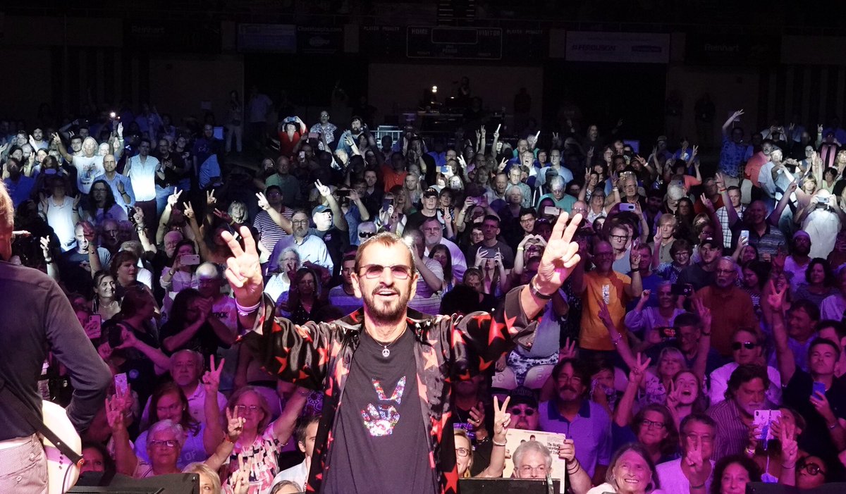 ringostarrmusic's tweet photo. Man what a great time Ringo andthe  Allstate’s had tonight thank you. Roanoke peace and love 😎✌️🌟❤️🎶🥦🎵☮️ https://t.co/8jwth1U4Ue