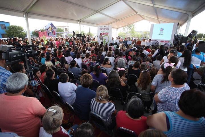 Presentes en el arranque de el Programa “Mi Plaza es Mi Casa” evento presidido por el Gobernador <a href="/mrikelme/">Miguel Riquelme</a> y por el Alcalde <a href="/manolojim/">Manolo Jiménez Salinas</a> 
En este programa se remozarán más de 800 plazas de nuestra ciudad #FuerteCoahuilaEs #TodosPorSaltillo