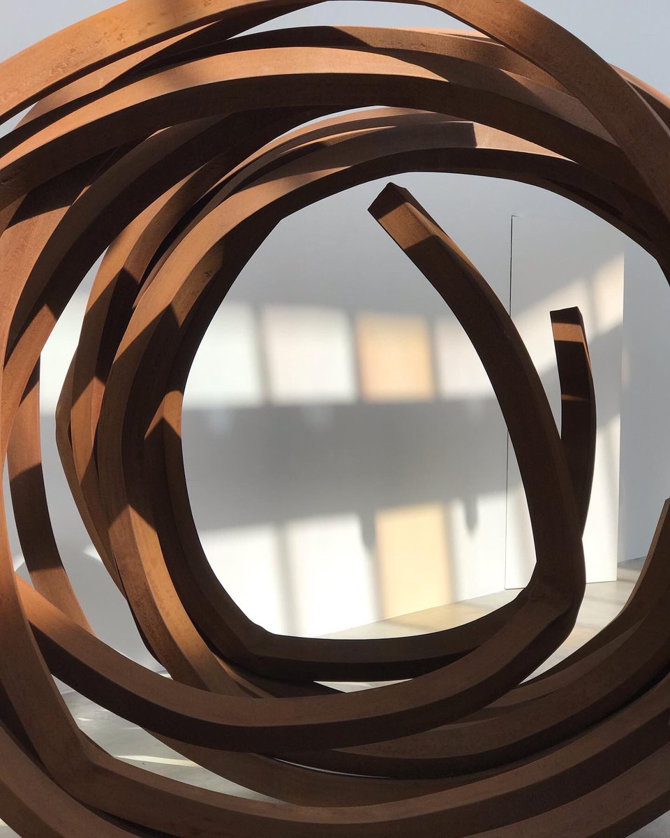 berlinportrait's tweet photo. BERNAR VENET | Indeterminacy | monumental #artworks by #bernarvenet @blainsouthern  

#art #gallery 
#berlin
#steelsculpture 
#blainsouthern 
#artphotography 
#berlinportrait https://t.co/wIdwBESoox