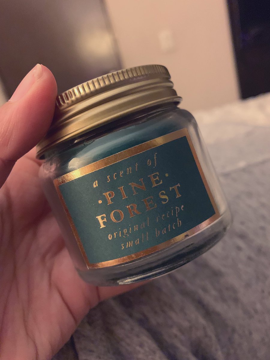 Pine and snow, the smell of him 🌲