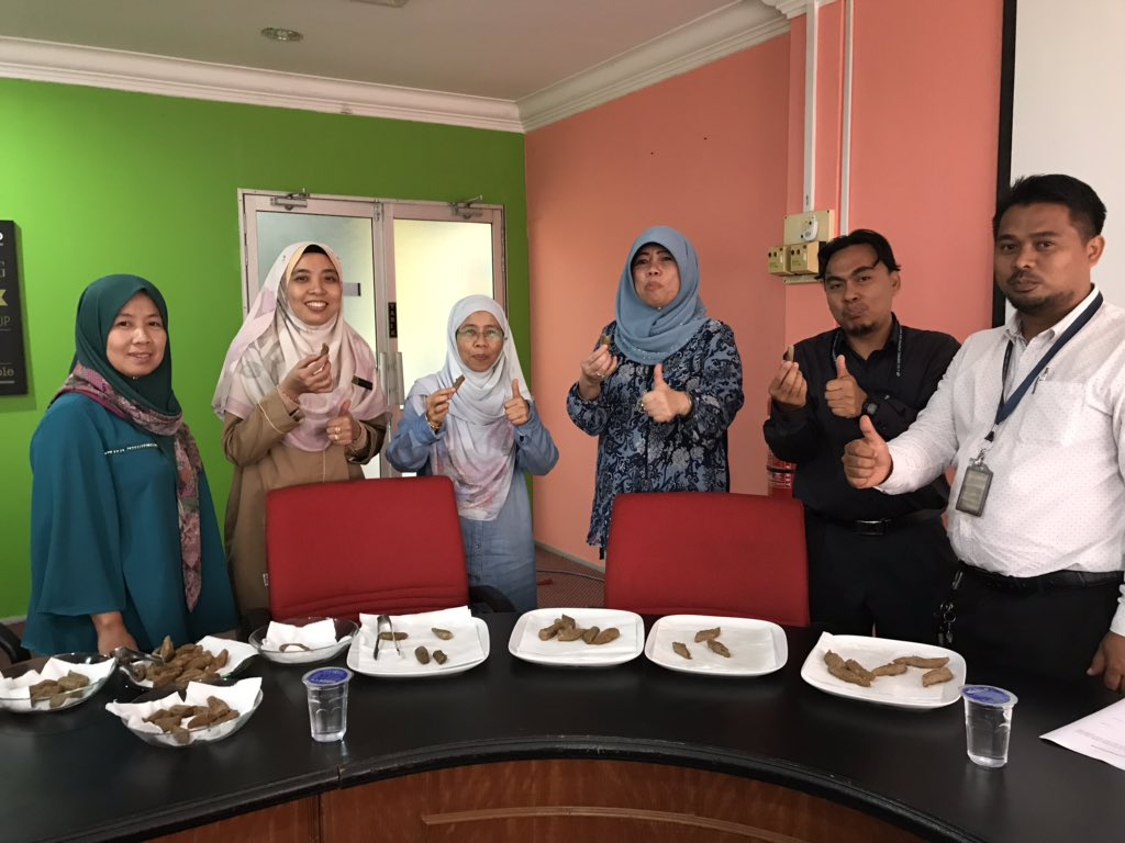 KamariahLong's tweet photo. Lawatan ke MARDI Kuala Terengganu sempena uji rasa keropok lekor MARDI yang baharu.

#FromLabToTable
#OurFoodOurFuture
#betterMARDI https://t.co/d06TBLV3go