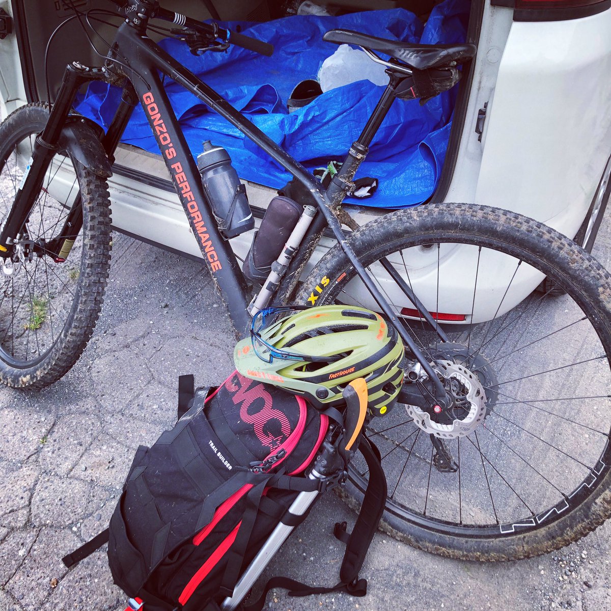 iwaotobimatu's tweet photo. 今日は珍しくMTBでトレイルメンテナンスに。倒木ぶん投げまくって降りてきました。 #mtb #mtblife #chougenboubicycletours #長元坊バイシクルツアーズ #鹿教湯温泉 #kakeyuonsen #長野県上田市 #bellhelmets #fasthousemtb #sixer #maxxis #evoc #trailbuilderspack #gonzosperformance #silky https://t.co/MyxoZbDcI9