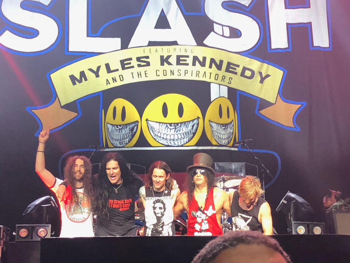 <a href="/Slash/">Slash</a> Amazing show!