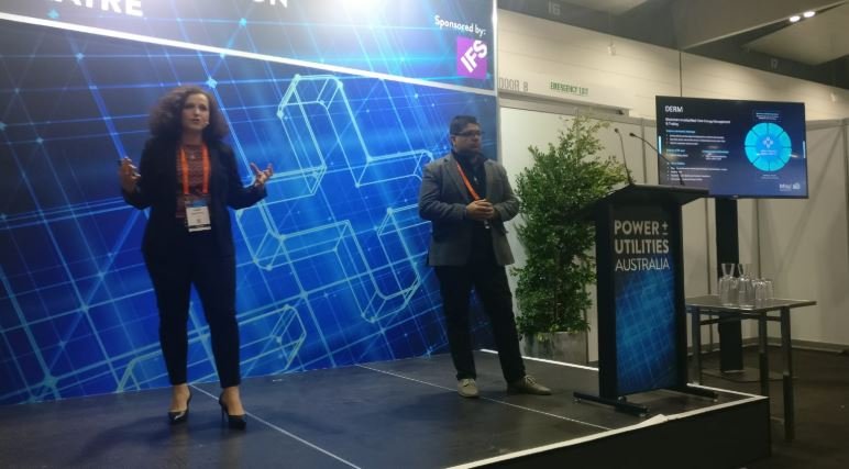 sarathkaimal's tweet photo. Learn how #5G 5G will help digitise the Field Force by enabling #VR #AR #MR led maintenance and training. #digitalfieldforce. #PowerAndUtilitiesAustralia @PowerUtilityAU  #AusUtilityWk @infosysevents @gauravgopal13 @SBarutch https://t.co/Fw97XhgBz5