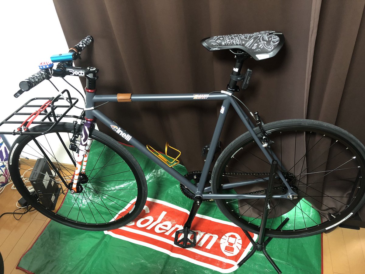 trek0325's tweet photo. バラ完で2ヶ月、ようやくcinelli tutto納車しました。クランクとチェーンリングがエロい。ロードバイクはしばらくお休みです。tuttoに合わせてChromeバラージとサガンキャップも購入。これで私もニューヨークメッセンジャー！#納車 #cinelli #Chrome #固定ギア #シングルスピード https://t.co/nonuFSZgEM