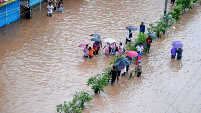 IndiaToday's tweet photo. Red alert in #Kerala, water recedes in #Karnataka districts.
LIVE updates: https://t.co/8c5Ccu6fUC
#keralaflood #KarnatakaFloods https://t.co/0A5MN3LVWV