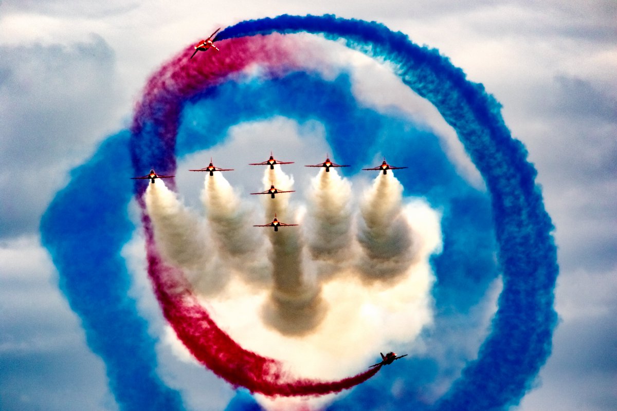 BlitzPhotos's tweet photo. The Reds #rafcosford @cosfordairshow @RAF_Cosford     @rafredarrows https://t.co/nOVQfqEVtT