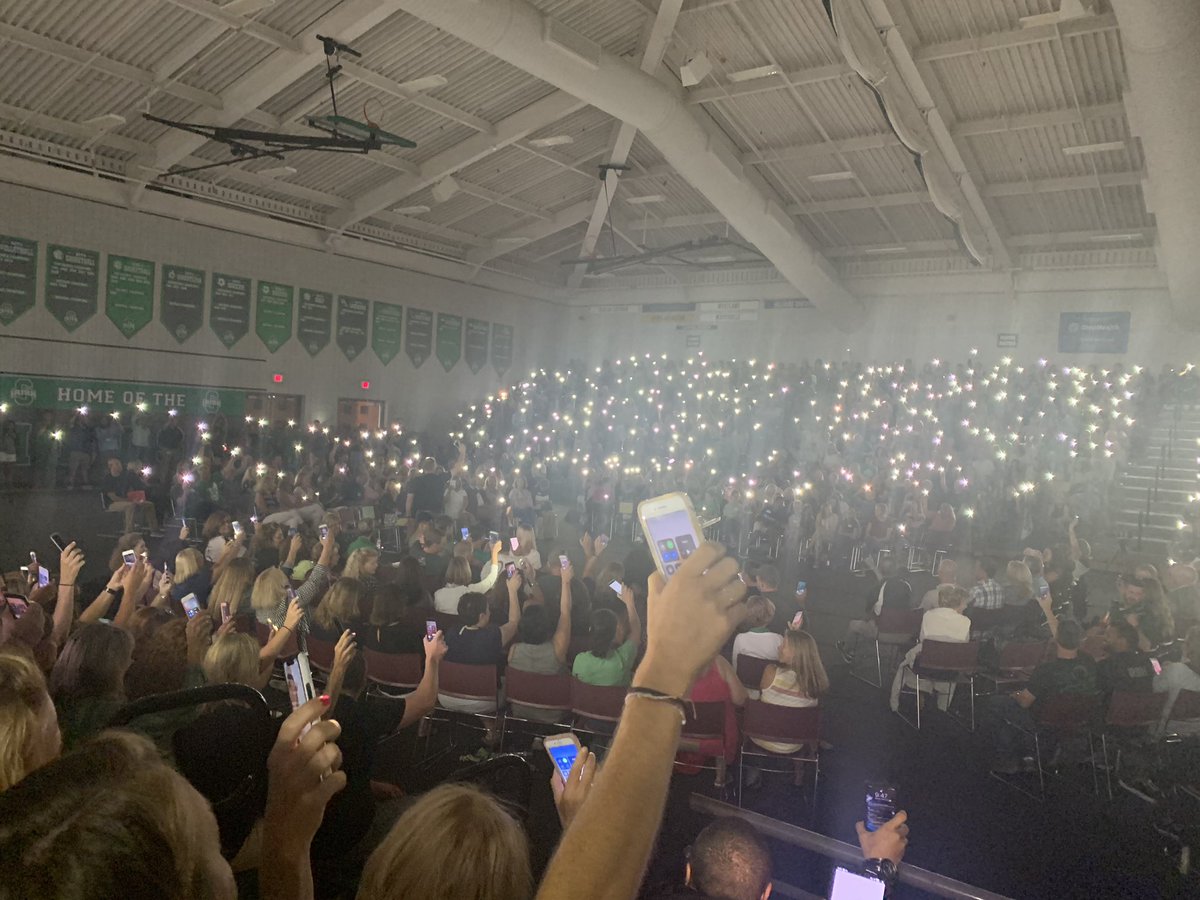 lindie_DCS's tweet photo. It’s been a long day of last minute prep and changes. I’m staying positive reflecting on today’s amazing convocation. This little light of mine...I’m going to let it shine this year. #proudofmyteam #bringonthefirstday #wecandothis https://t.co/b8QS0OtEmQ