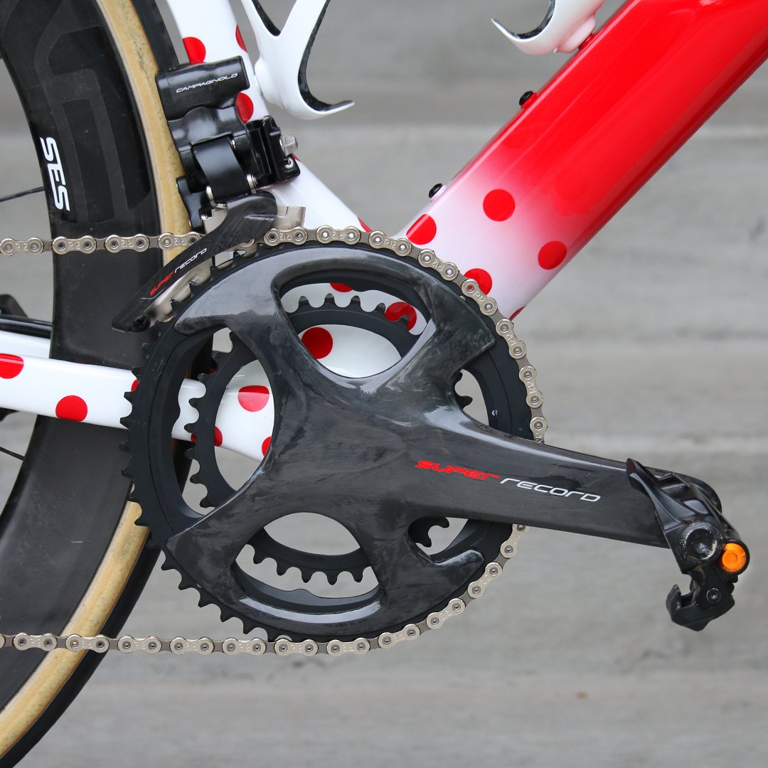 ContenderBikes's tweet photo. For many, polka dots conjure feelings of nostalgia. For us, it is the symbol of climbing prowess, and this custom @3Tbike  Strada Ready to Paint with @campagnolosrl Super Record EPS is the perfect foil. #3Tstrada #readytopaint #superrecordeps https://t.co/w07t8p0d2N