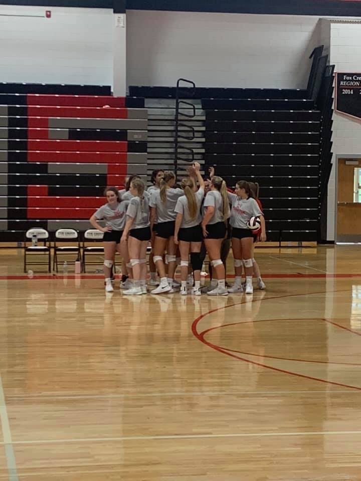 FoxCreek_Sports's tweet photo. Varsity Volleyball defeats South Aiken tonight 3-2 in their first scrimmage of the season. #GoCreek 🏐🏐🏐 https://t.co/PtnN81f19d