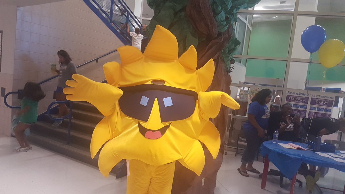 A fun evening <a href="/sciencehallsuns/">Science Hall ES</a> meeting the teacher!